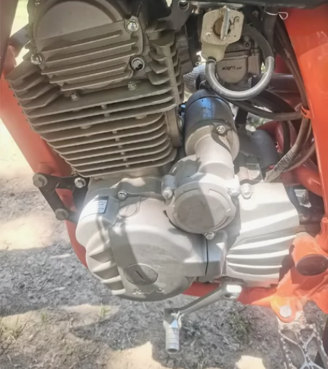 华阳T2越野摩托车，22年10月出厂，零遐...