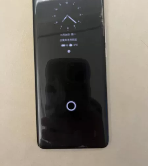 魅族18pro12+256顶配，白色。屏幕...