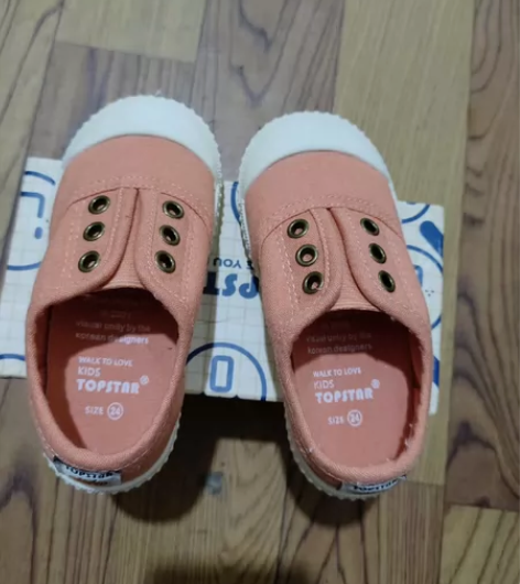 全新topstar帆布鞋内长15， 感兴趣...