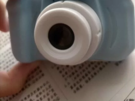 屏幕有点划痕 拍照正常清晰可录像可以玩小游...