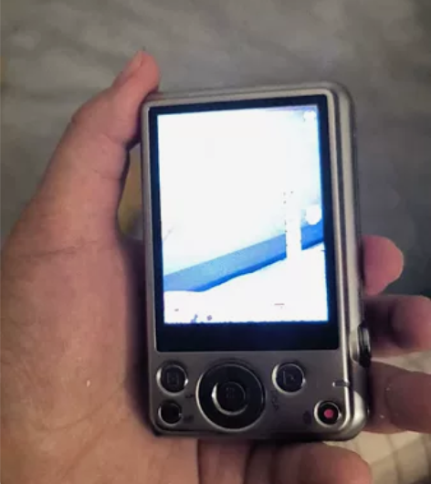 自用，买了基本没用各项功能完好，拍照无瑕疵...