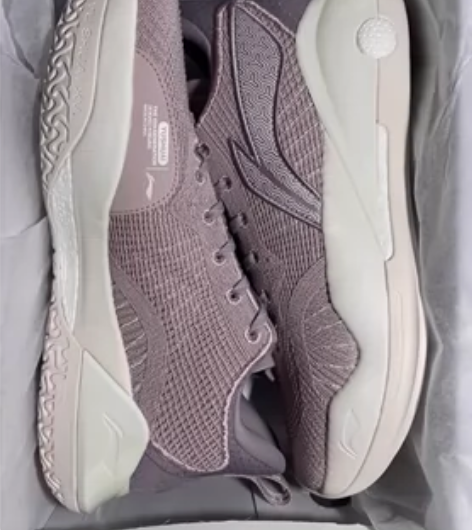 李宁驭帅15low v2 淡奶紫配色 黄金...