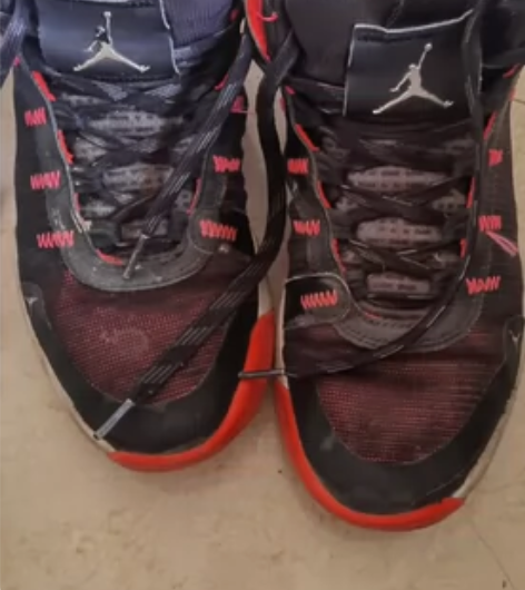 乔丹篮球鞋，41码，没穿过几次，出 感兴趣...