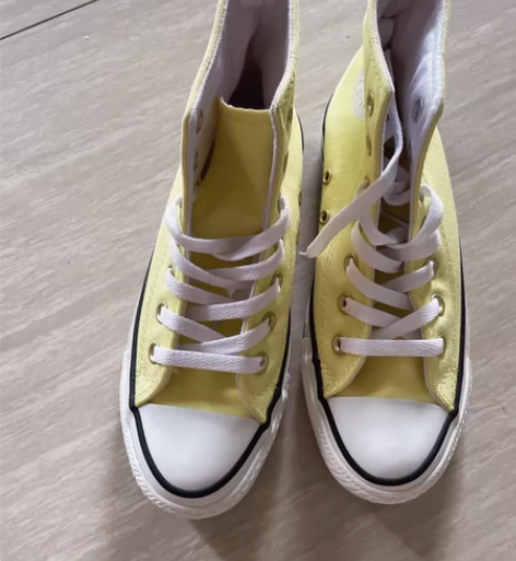 匡威帆布鞋，找代购买的，今天收到发现不正，...