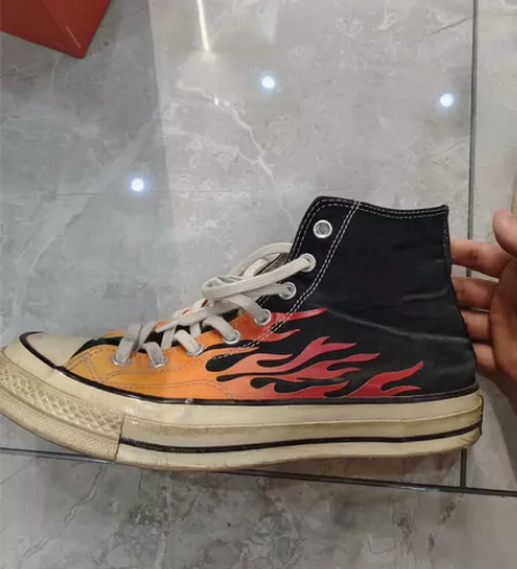 匡威 火焰 42码 高中买，穿过，轻微穿着...