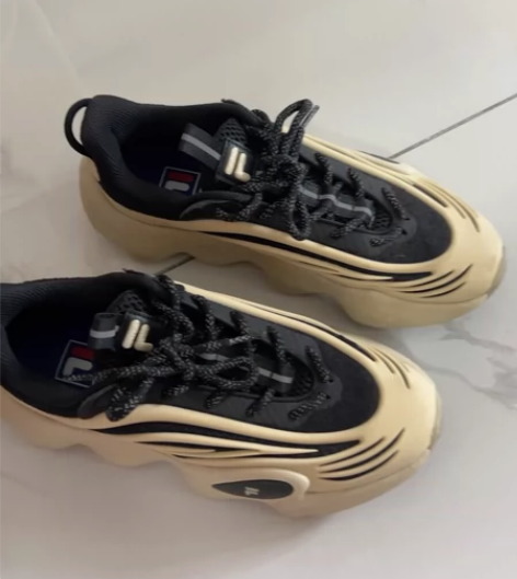 斐乐潮牌鞋 39码 感兴趣的话点“我想要”...