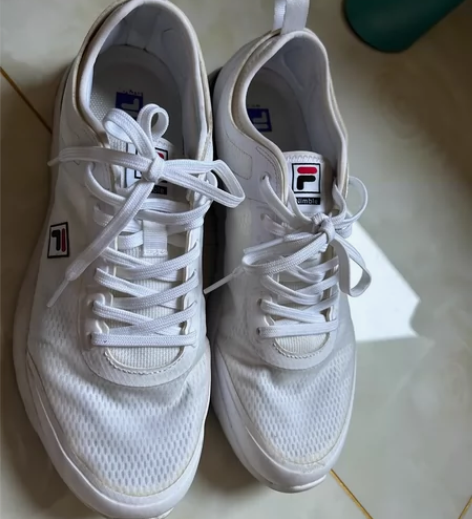 斐乐运动鞋 感兴趣的话点“我想要”和我私聊...