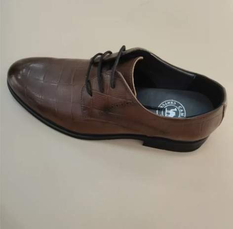 骆驼正品男鞋，牛皮深棕色，尺码 3940....