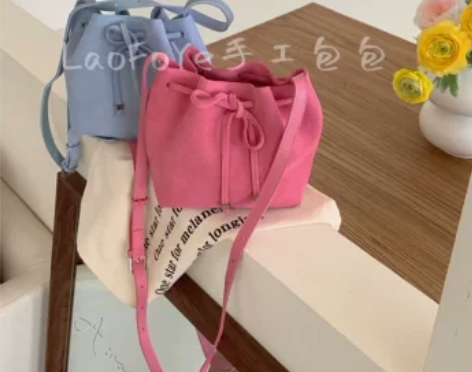 现货韩国minitmute牛皮蝴蝶结水桶包...