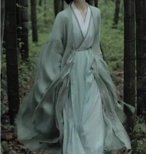 穿过一次拍照，闲置汉服 感兴趣的话点“我想...