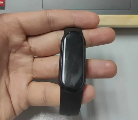 小米手环6，已用一年多，表面有些划痕，有意...