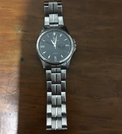 天王手表 ，电池没电了，需要换个电池。其他...