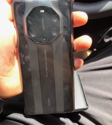 华为40保时捷，换过原厂屏幕，华为售后可查...