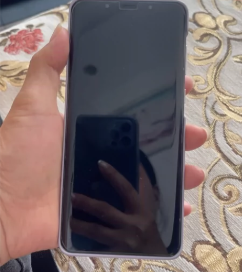 华为保时捷50，5月刚刚拆封，在保一年51...