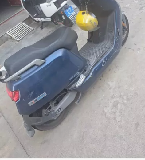 小牛n1s，蓝色，好像是2019年，年份不...