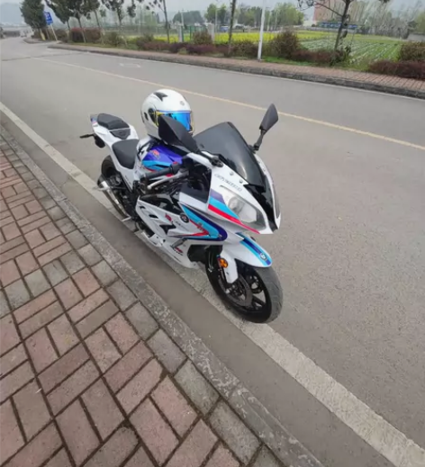 宝雕rr  200cc  4千多公里 没毛...