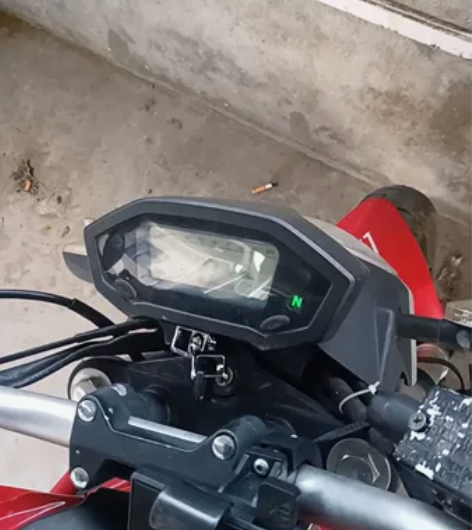 银钢小怪兽125手续齐全 16上牌 无驾驶...