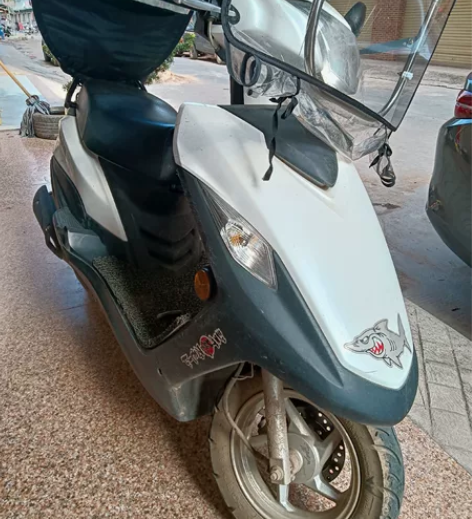 自用豪爵女装踏板摩托车，表显示5000多公...
