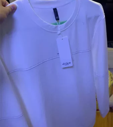 白色全新内搭卫衣，打底，全新，吊牌在 感兴...