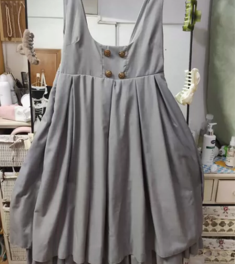 托胸背带裙一条，西装面料，穿起来很舒服，裙...