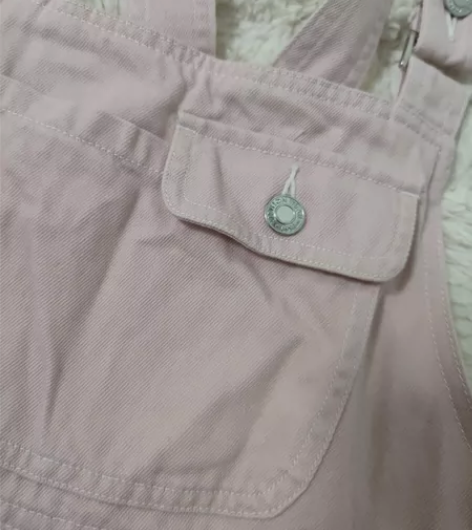 纯棉的背带裙,少女感十足,很舒服。只穿过几...