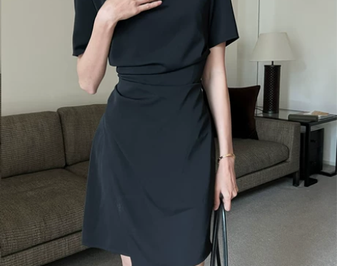 御姐风显瘦收腰包臀连衣裙女夏设计感小个子不...