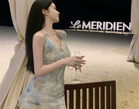 甜辣妹扎染挂脖吊带连衣裙女夏季法式裙子茶歇...