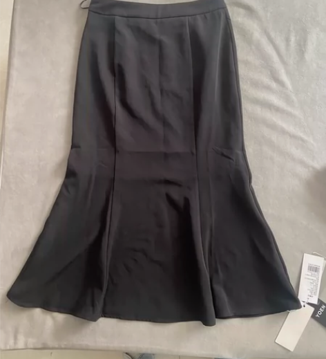 网红冒欧尼家鱼尾裙m码，上身很好看，买时穿...