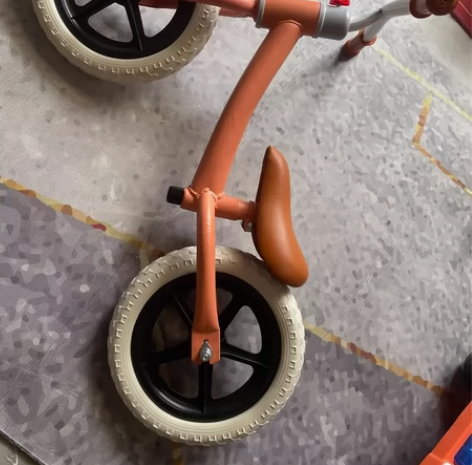 全新儿童平衡车可调节高矮，10寸开发区自提...