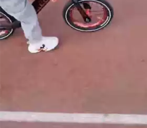 滑步车 strider 除了车架子没换都改...