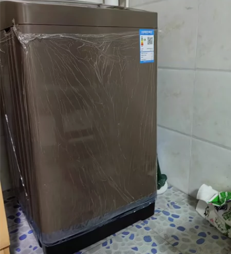 因本人工作调动，诚心出售闲置美的冰箱和荣事...