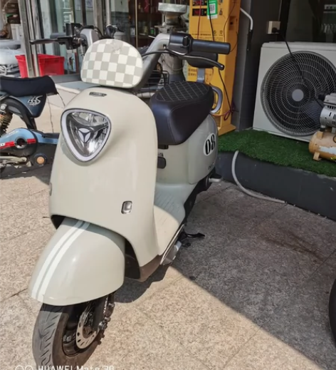 雅迪DG7 ，美女一手车6月18买的车子，...