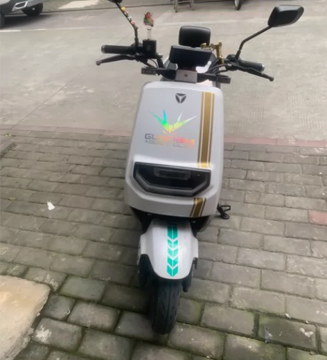 雅迪莱昂72v20a，刚换的新电池石墨烯，...