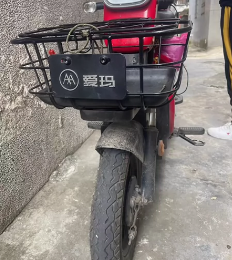 爱玛大品牌电动车[相机]、上牌正规手续自家...