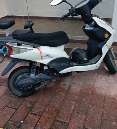 雅迪电动车 电池刚换没多久续航还可以 要回...