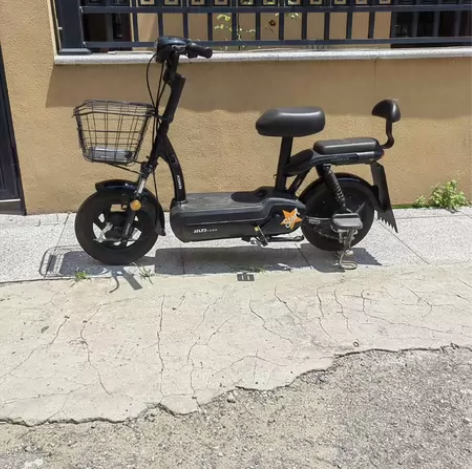 小刀电动车，9成新，不到一年车，锂电池可拆...