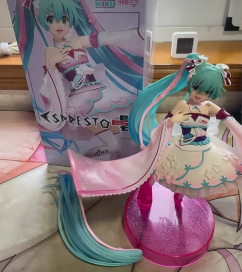 初音手办 头发断了可以用502自己粘 有盒...