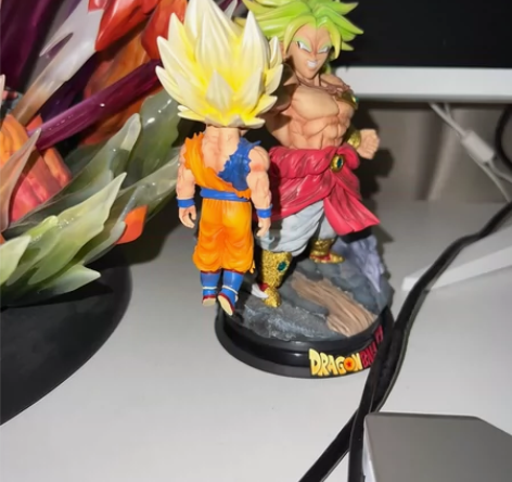 lg布罗利vs悟空，成色好，全配无损箱子齐...