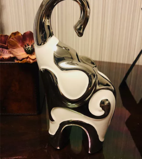 小象 吉祥摆件 银色香港购回 经常有人问我...