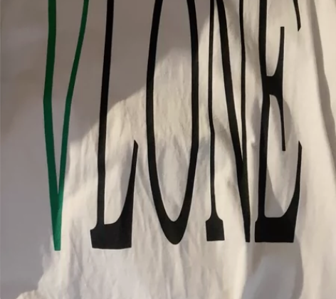 vlone短袖 正 标被洗衣机洗掉了 领口...