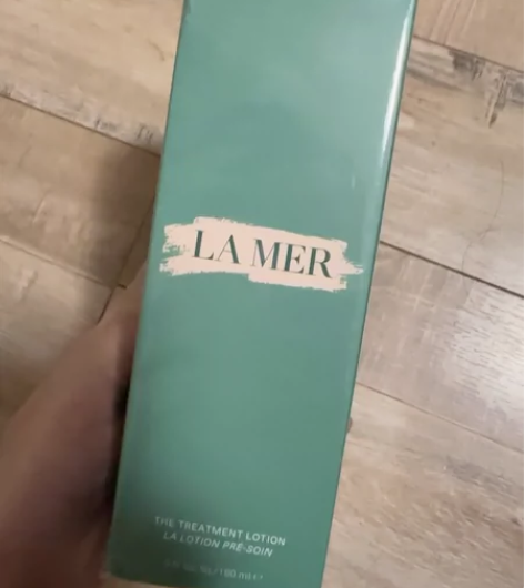 海蓝之谜精粹水150ml 感兴趣的话点“我...