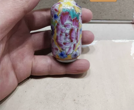库存瓷鼻烟壶手绘粉彩珐琅彩花卉图 感兴趣的...