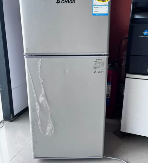 志高小型冰箱,适合二人用 感兴趣的话点“我...