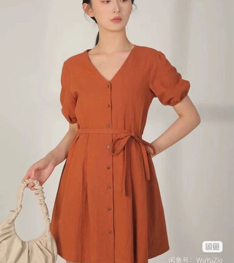 airiqiARQ法式V领肌理连衣裙女20...