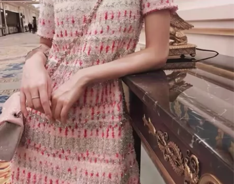 高级感吊带连衣裙女2023早春新款公主风宽...